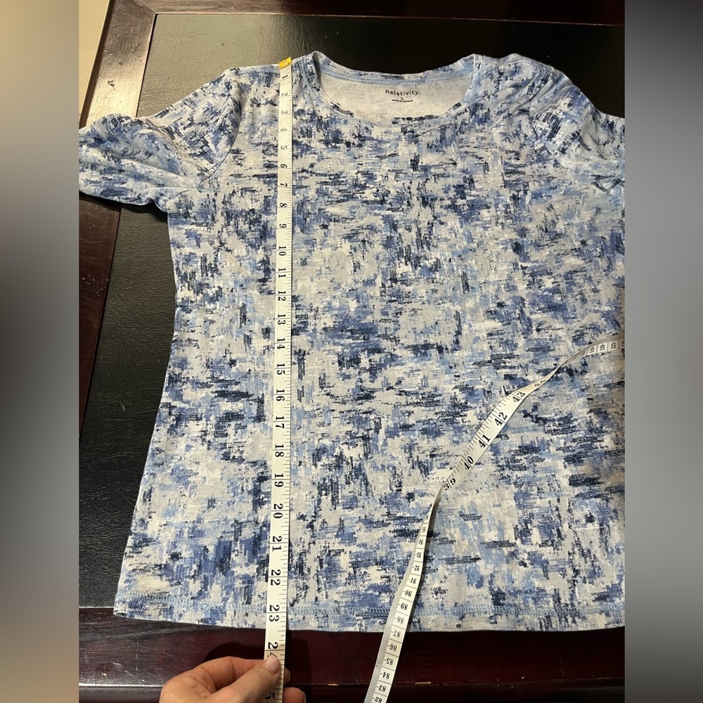 Relativity long sleeved tee size large - Picture 6 of 8
